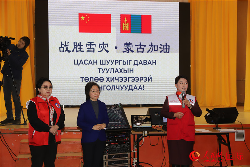 3月18日，巴特策策格（右）外長致辭。人民網記者 霍文攝