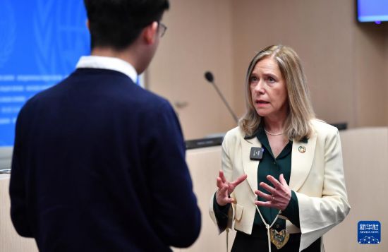 3月19日，在瑞士日內(nèi)瓦，世界氣象組織秘書長塞萊絲特·紹洛接受新華社記者專訪。新華社記者 連漪 攝