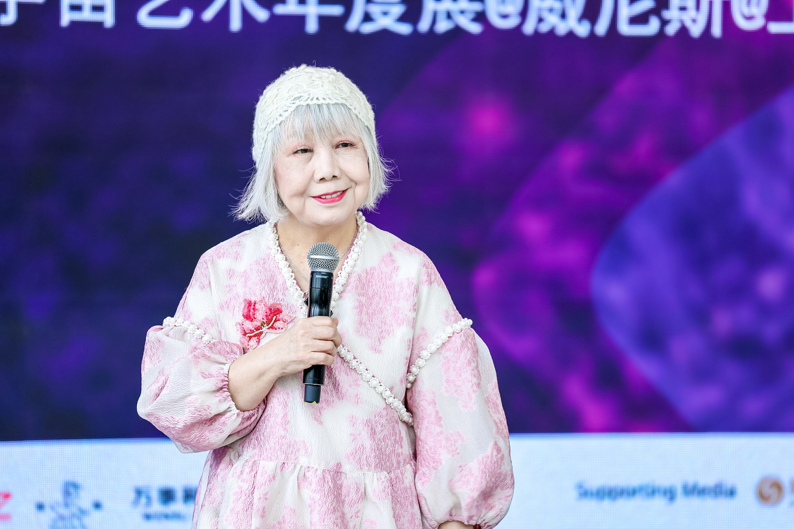 圖3：資深策展人、藝評家、臺北實踐大學教授陸蓉之致辭（圖片：鳳凰中心）