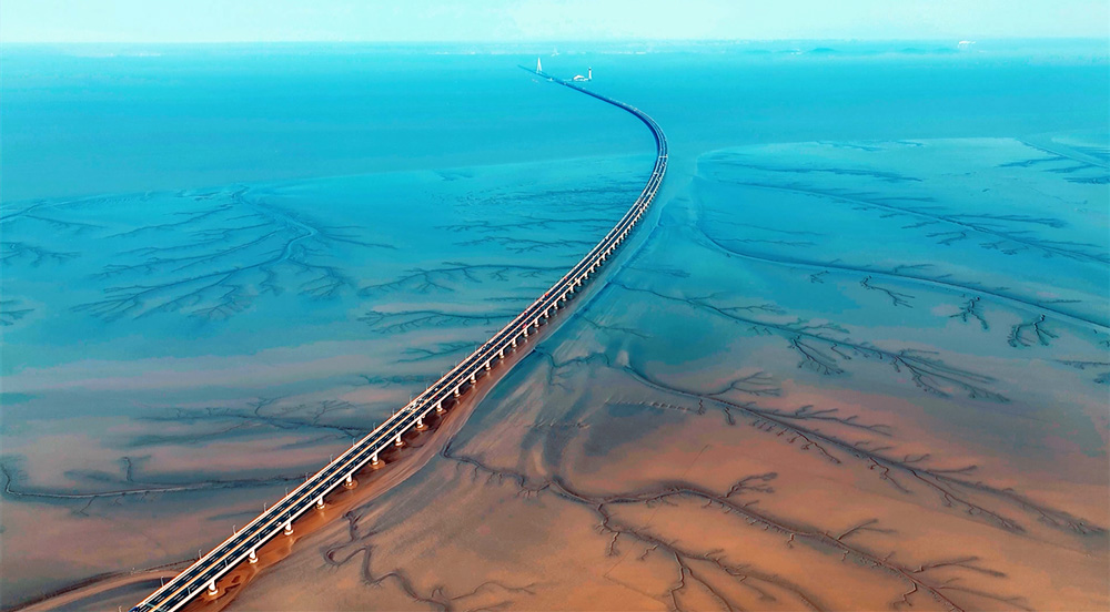 錯落有致的溝壑與灘涂地貌有機(jī)融合，勾勒出形態(tài)各異的“灘涂丹青”。虞昌勝攝