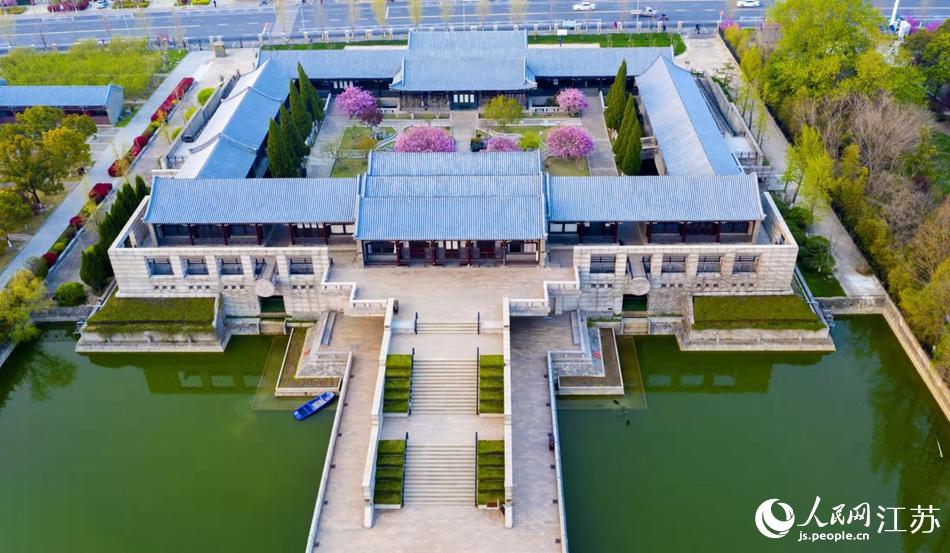 周恩來紀(jì)念館內(nèi)海棠盛開。紀(jì)星名攝