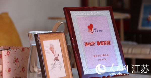 王繼蓮家庭獲得的部分榮譽(yù)。人民網(wǎng) 冷金明攝