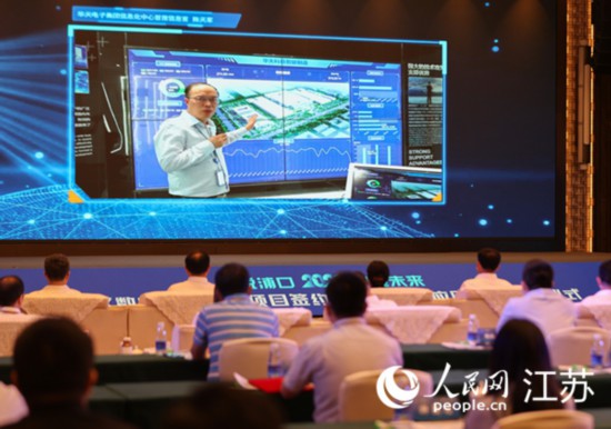 圖為浦口區(qū)集成電路企業(yè)介紹智能制造系統(tǒng)。浦口區(qū)委宣傳部供圖