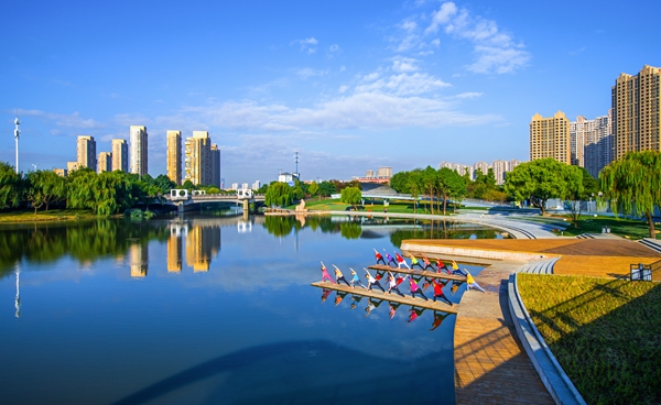 漫步街頭，科產(chǎn)城人融合的理念貫穿始終。無錫高新區(qū)管委會(huì)供圖