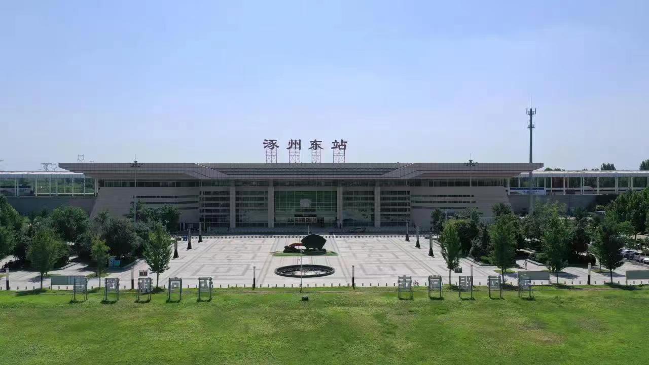 通勤專列高鐵始發(fā)站涿州東站。 熊華明、王聚言攝