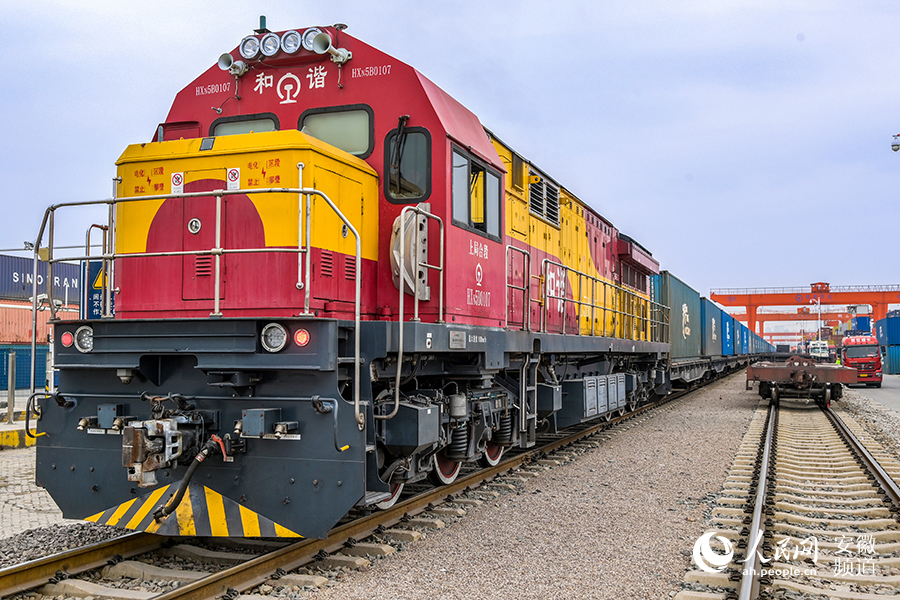 合肥中歐班列整裝待發(fā)。人民網記者 苗子健攝