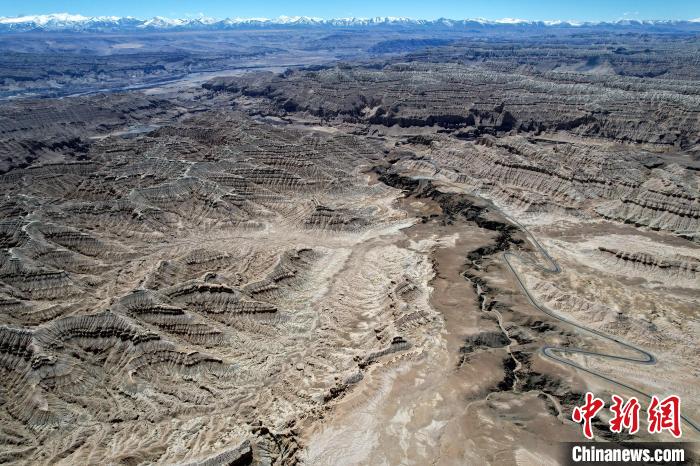 4月5日，西藏阿里札達土林。(無人機照片) 李林 攝