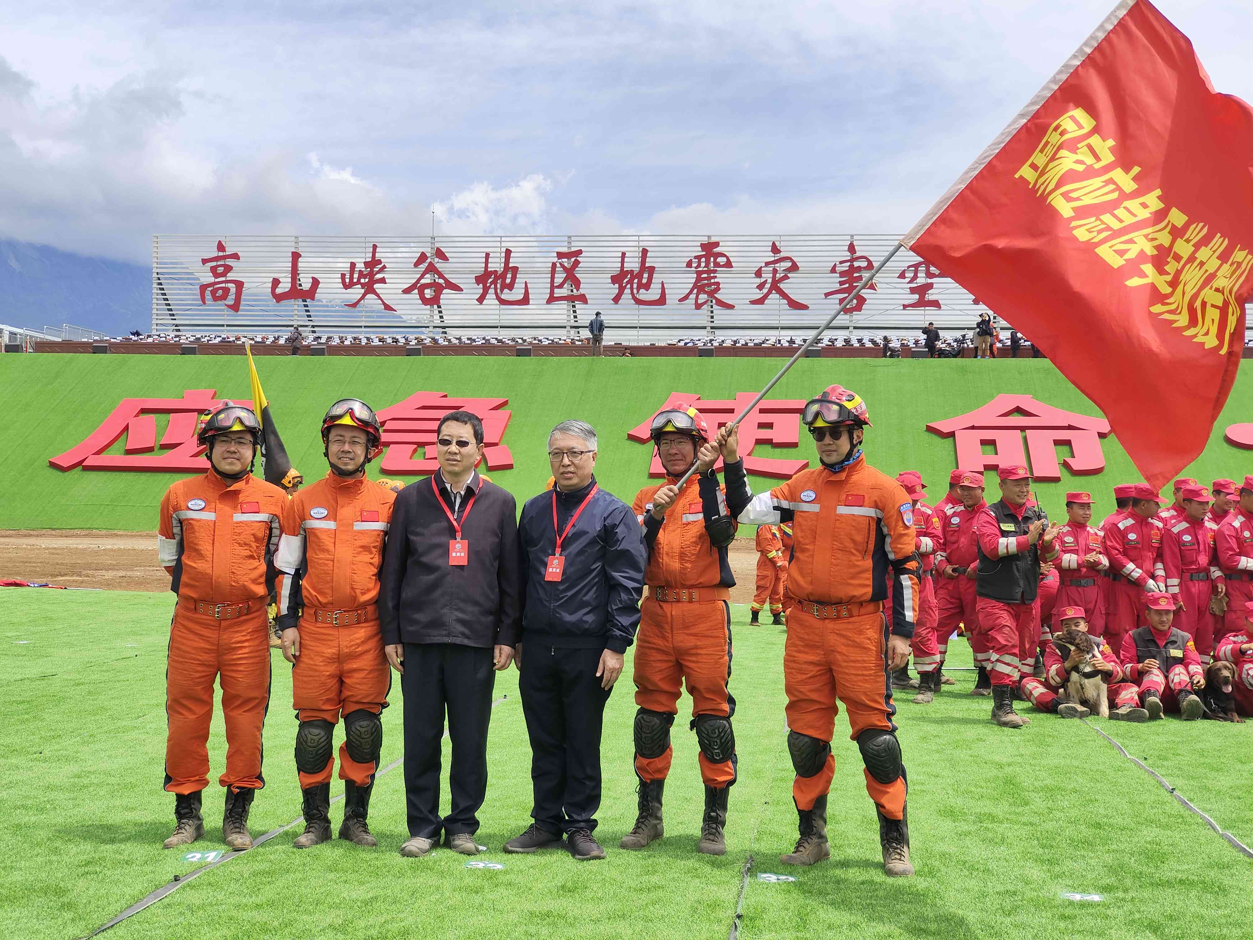 呂國(guó)忠以總領(lǐng)隊(duì)身份，帶領(lǐng)國(guó)家應(yīng)急醫(yī)學(xué)救援隊(duì)演練。受訪(fǎng)者供圖