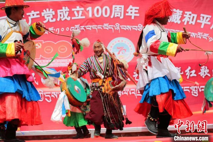 女?dāng)z影師三十年間進(jìn)藏20余次:用鏡頭記錄真實的西藏