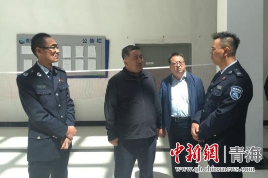 圖為生態(tài)環(huán)保專項(xiàng)督查現(xiàn)場。 孫舒亞攝