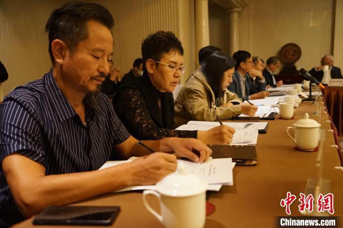 圖為座談會(huì)現(xiàn)場?！∨擞隄?攝