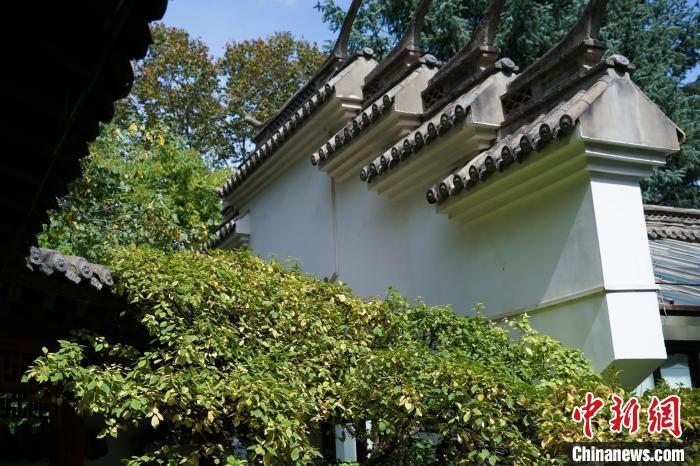 圖為西寧園林植物園內(nèi)的蘇式風格建筑?！●R銘言 攝