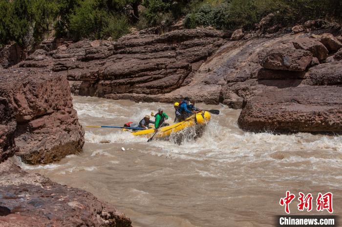 圖為瀾滄江生態(tài)漂流。　瀾滄江源漂流有限公司供圖