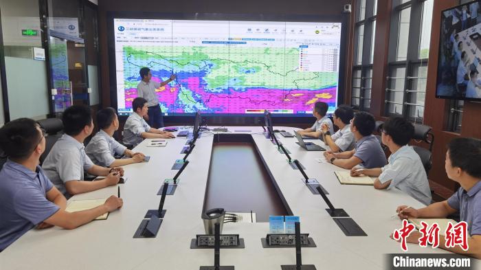 三峽梯調(diào)開展聯(lián)合會(huì)商。(資料圖) 莫祖鳳 攝