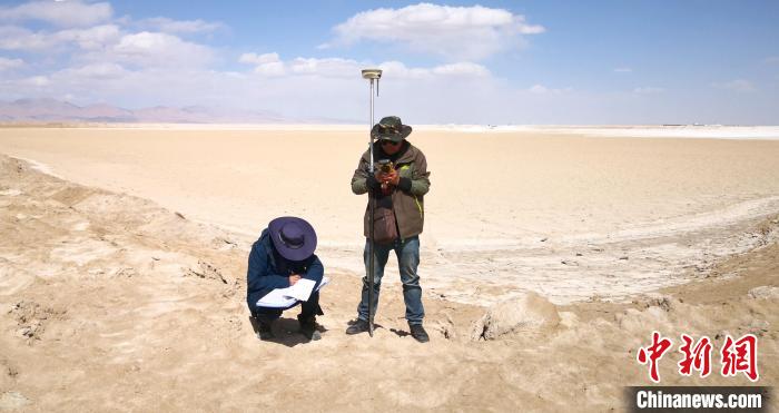 圖為鹽湖礦產(chǎn)資源國情調(diào)查。(資料圖) 柴綜院 供圖