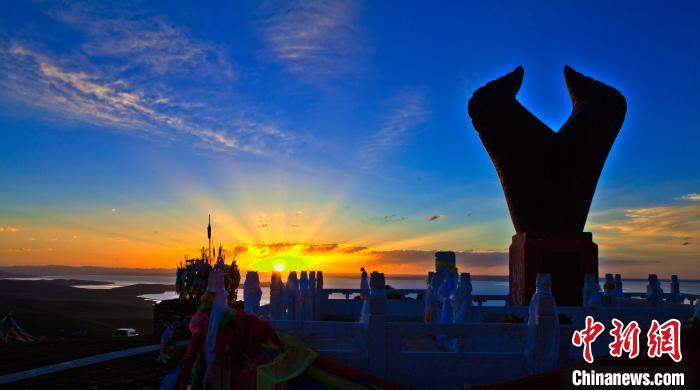 資料圖為果洛州境內(nèi)的黃河源頭牛頭碑。　果洛州委宣傳部供圖