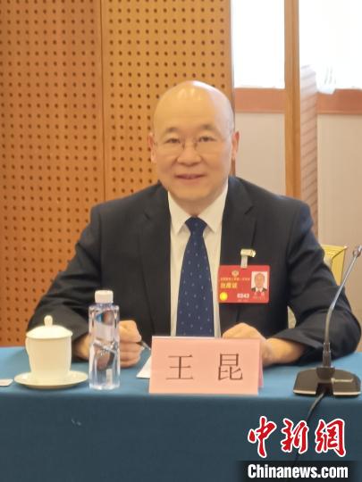 圖為全國(guó)政協(xié)委員，農(nóng)工黨青海省委會(huì)主委王昆?！∈茉L者供圖