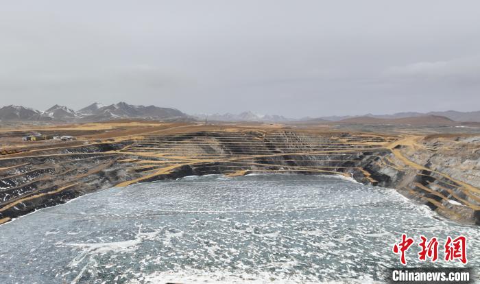 航拍圖為青海省海西蒙古族藏族自治州天峻縣木里礦區(qū)。　馬銘言 攝