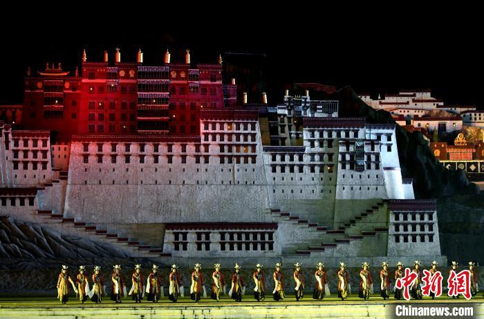 3月17日，西藏拉薩，《文成公主》大型史詩劇演出現(xiàn)場(chǎng)。　李林 攝