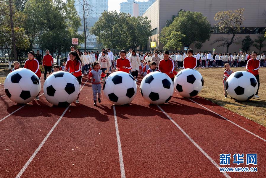 (教育)(2)冬季校園開(kāi)啟“足球嘉年華”