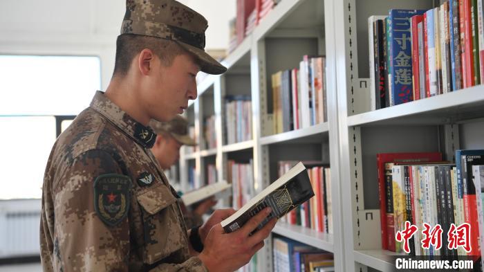 社會(huì)愛心人士千里送書4000余冊西藏阿里邊防戰(zhàn)士獲贈(zèng)“精神食糧”