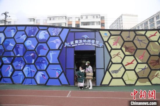 圖為西寧市第一中學(xué)濕地科普宣教館。　李江寧 攝