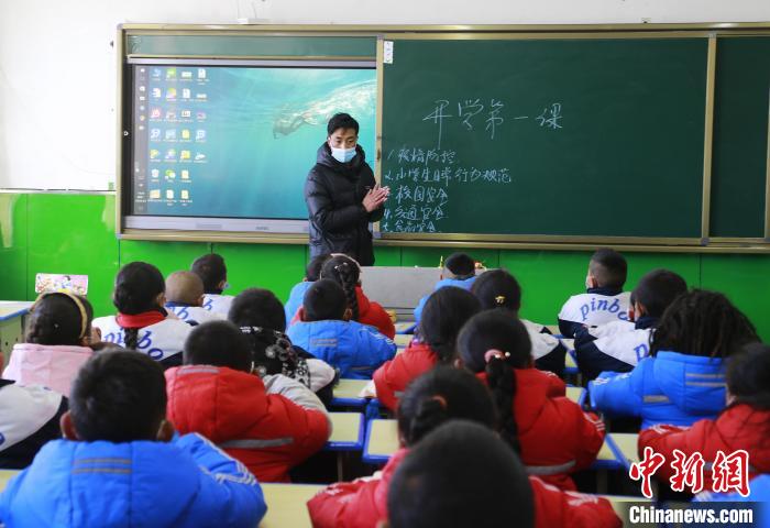 圖為學(xué)生正在上課?！●R銘言 攝