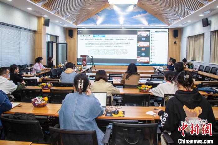 圖為論壇會(huì)議現(xiàn)場(chǎng)。　同東放 攝