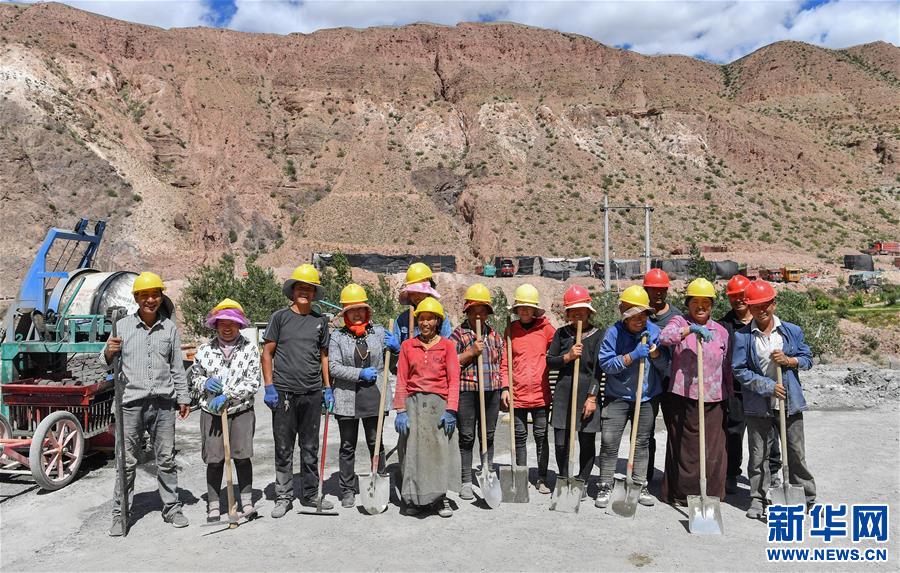 (社會)(7)藏東脫貧影像:為家鄉(xiāng)建設“添磚加瓦”
