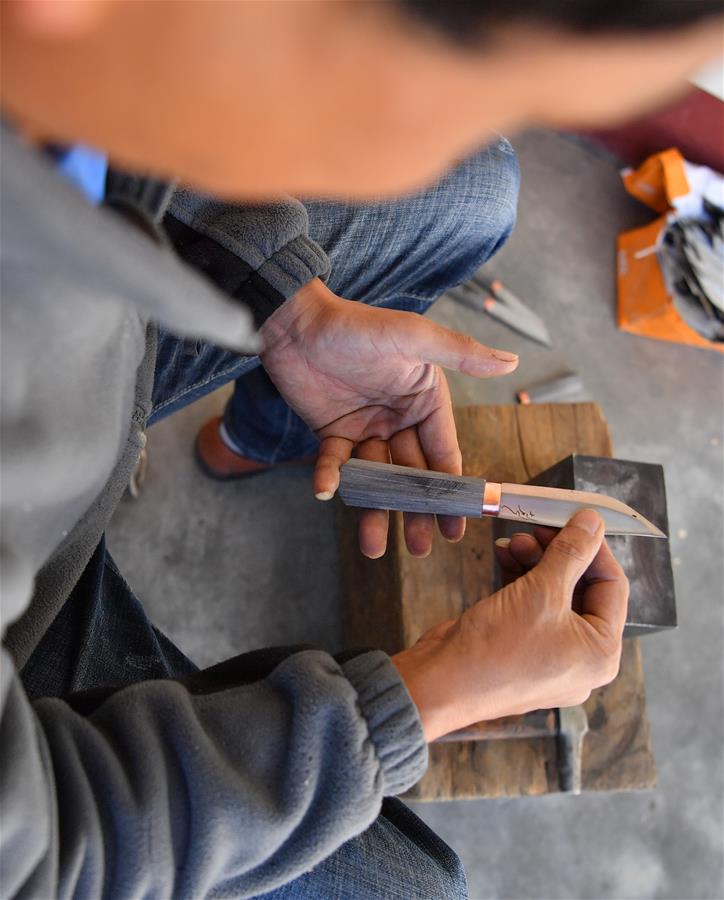 (脫貧攻堅(jiān))(4)藏東脫貧影像:古老藏刀技藝助脫貧