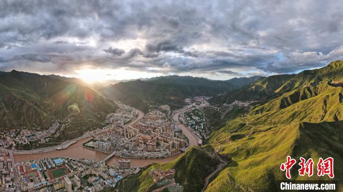 西藏昌都市3.84萬(wàn)戶、19.46萬(wàn)貧困人口全部脫貧