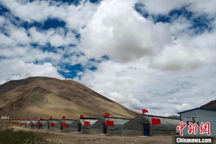 圖為西藏康馬縣的高原溫室大棚?！⒔ㄜ?攝