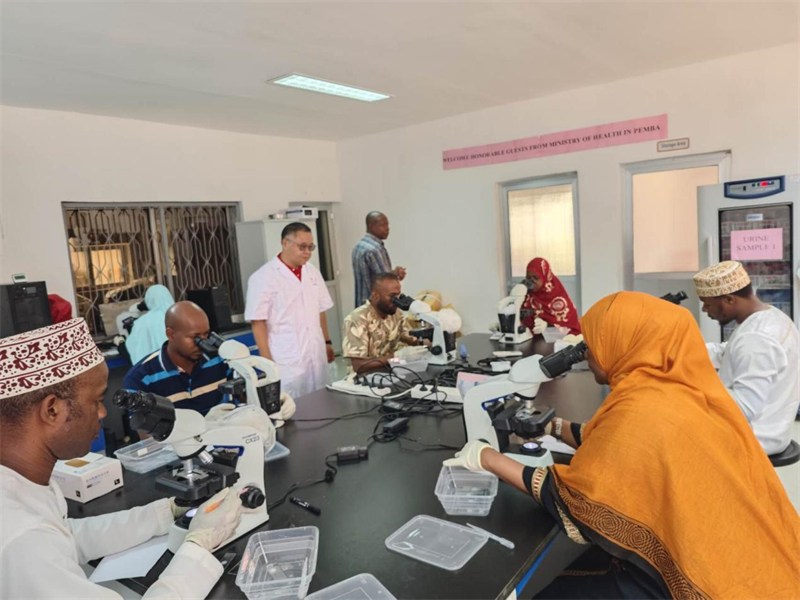 實驗室操作培訓現(xiàn)場。徐張懿攝。（專家組供圖）