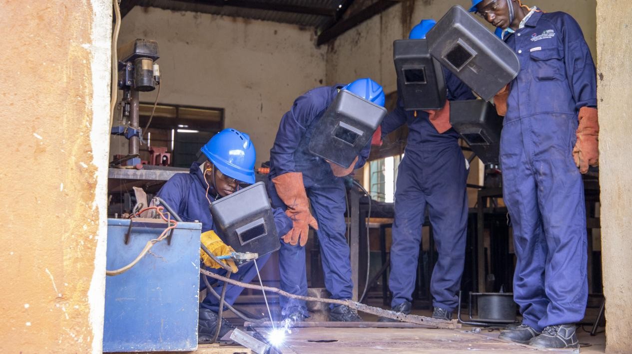 納迦與其他青年在接受技能培訓。田雨攝