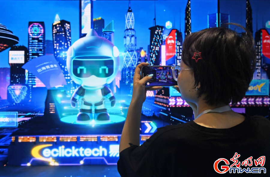 組圖丨AI、網(wǎng)絡(luò)安全、跨境電商……數(shù)字經(jīng)濟如此 “陜”耀