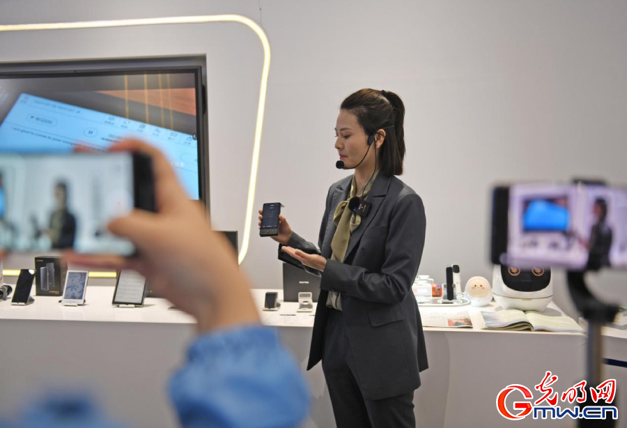 組圖丨AI、網(wǎng)絡(luò)安全、跨境電商……數(shù)字經(jīng)濟如此 “陜”耀