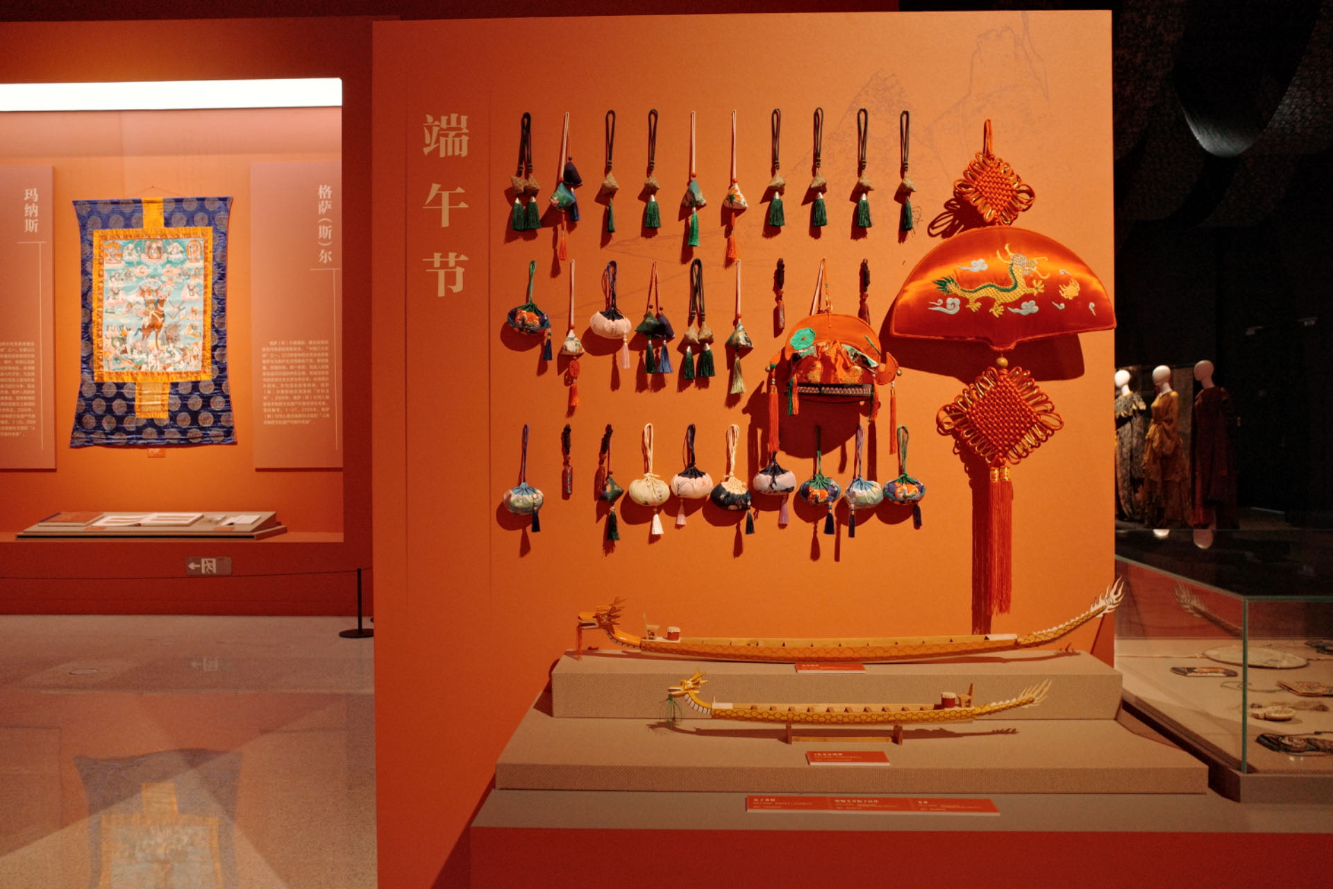 “氣象萬(wàn)千——中國(guó)非遺保護(hù)實(shí)踐主題展”展示了端午節(jié)主題的非遺。人民網(wǎng)記者 劉微攝