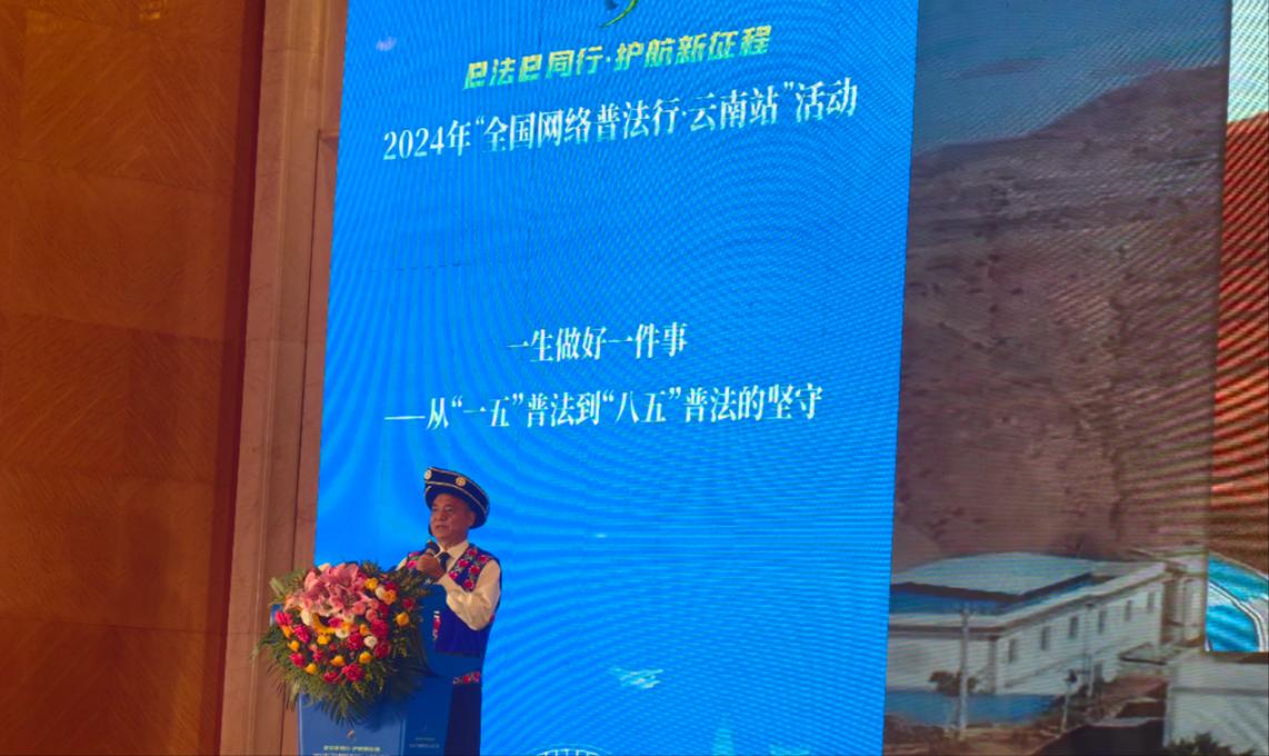 李學(xué)平分享普法的故事。人民網(wǎng)記者 孝金波攝