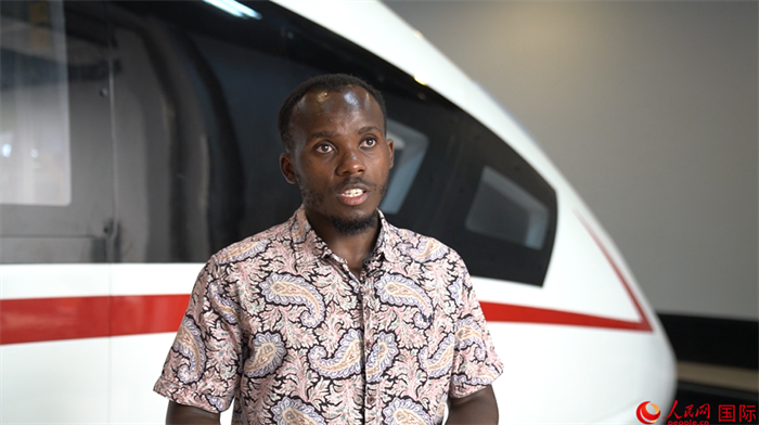 北京交通大學(xué)肯尼亞籍留學(xué)生卡里烏接受人民網(wǎng)采訪。人民網(wǎng) 周琳佳攝