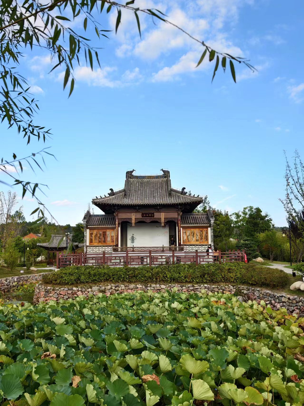 【2024打卡中國(guó)】穿越時(shí)空的對(duì)話(huà):外國(guó)網(wǎng)紅探索包公故里文化園(組圖)_fororder_微信圖片_20240923164158