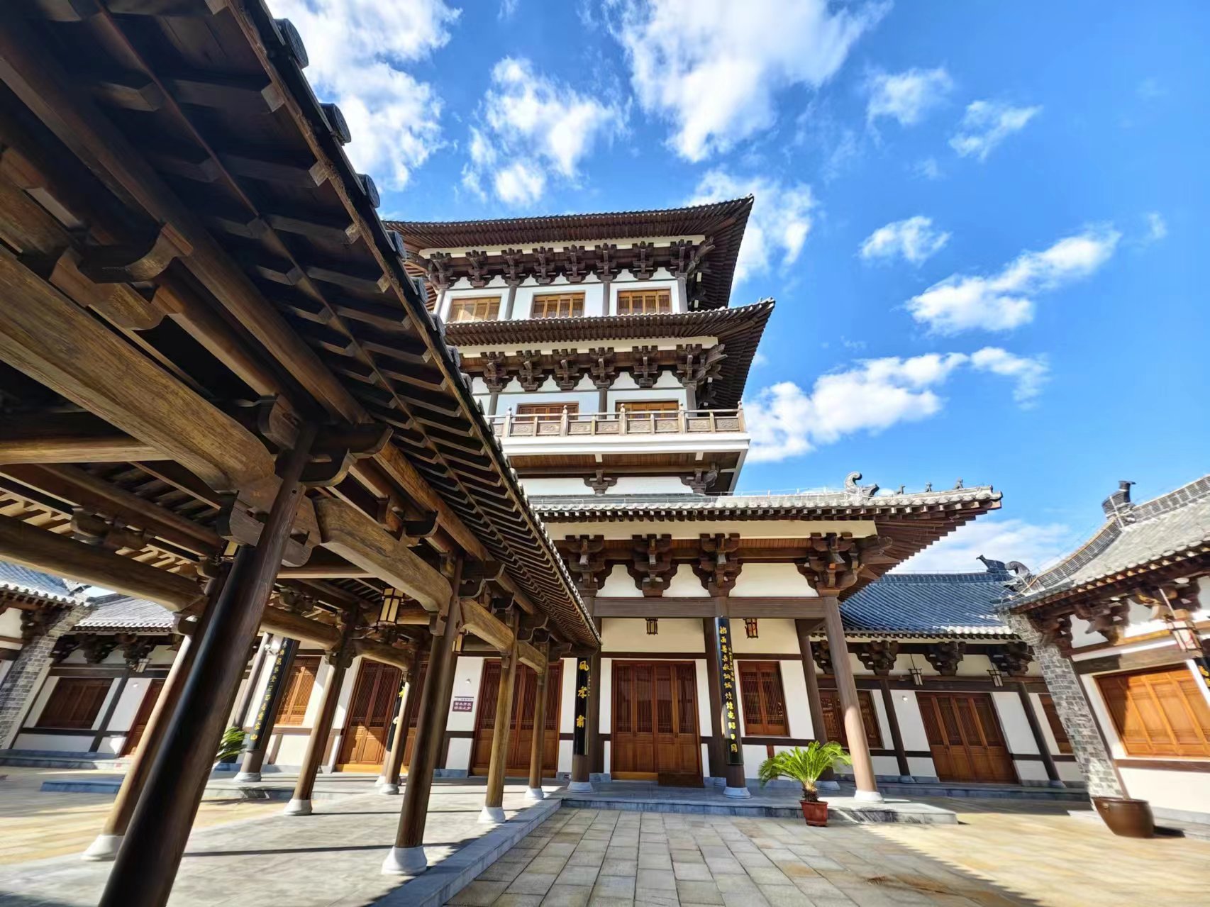 【2024打卡中國(guó)】穿越時(shí)空的對(duì)話(huà):外國(guó)網(wǎng)紅探索包公故里文化園(組圖)_fororder_微信圖片_20240923155222