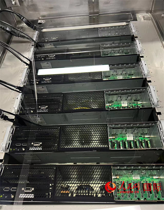 液冷服務(wù)器。人民網(wǎng)記者曾書柔攝
