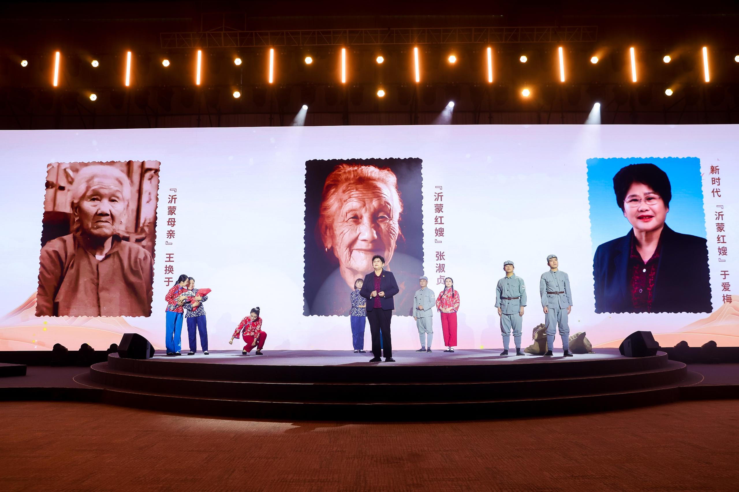 “何以中國·弦歌不輟”網(wǎng)絡(luò)主題活動(dòng)現(xiàn)場，于愛梅講述“沂蒙紅嫂”的故事。人民視頻供圖。