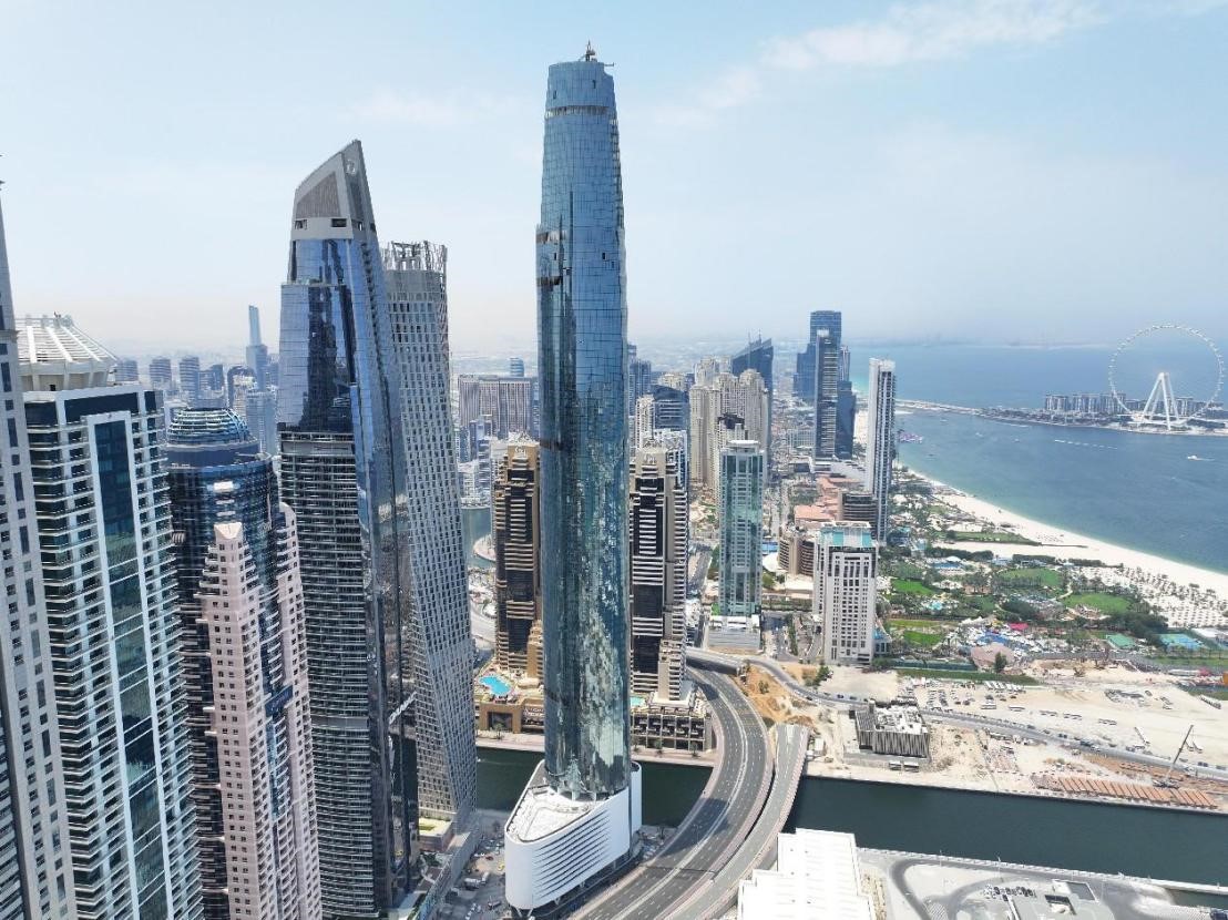 圖中最高建筑即為迪拜藍天酒店。中鐵十八局供圖