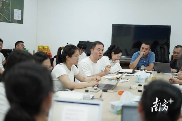 “夜總會”現(xiàn)場。