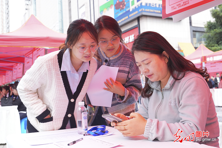 【職引未來(lái)】求職招聘“雙向奔赴”，穩(wěn)崗就業(yè)精準(zhǔn)發(fā)力