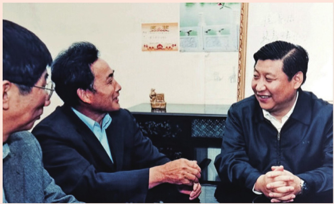 2003年4月24日，時(shí)任浙江省委書(shū)記習(xí)近平在浙江下姜村調(diào)研。