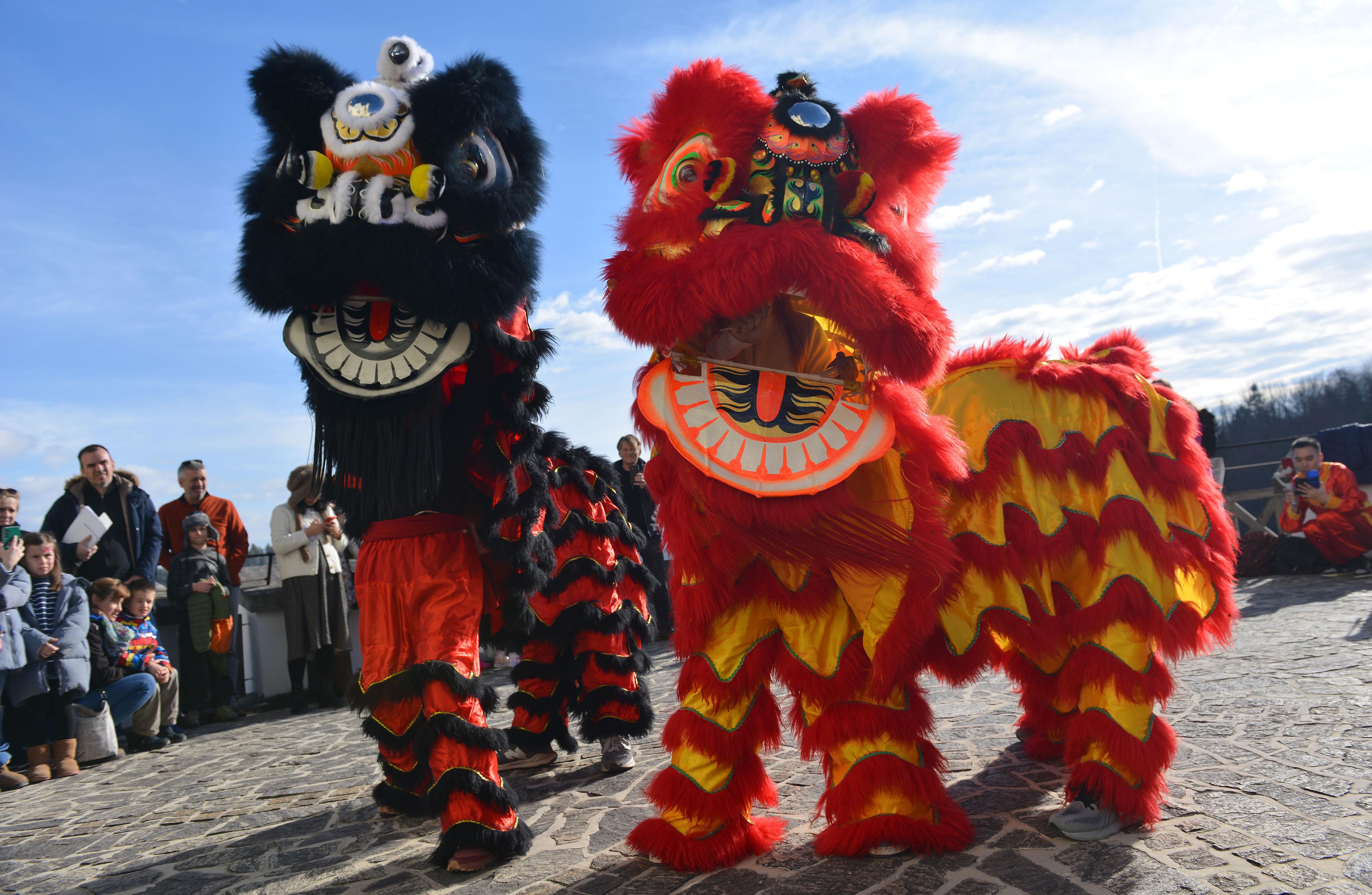 △當(dāng)?shù)貢r間2024年2月4日，克羅地亞克拉皮納，薩格勒布大學(xué)孔子學(xué)院舉辦一系列活動，迎接中國農(nóng)歷龍年春節(jié)。