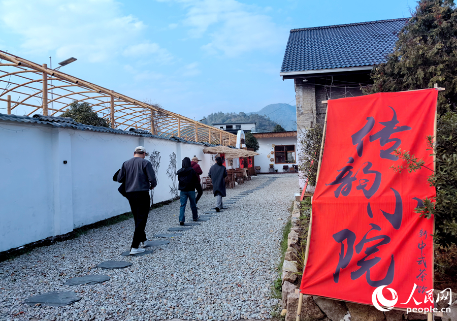 舊茶廠改造后的“傳韻小院”新中式茶館。人民網(wǎng)記者 林曉麗攝