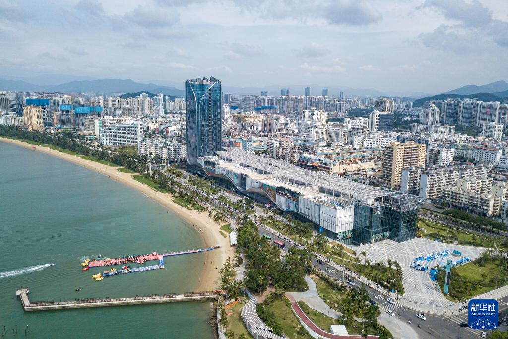 海南自貿(mào)港重點園區(qū)——三亞中央商務區(qū)（無人機照片，11月1日攝）。新華社記者 蒲曉旭攝